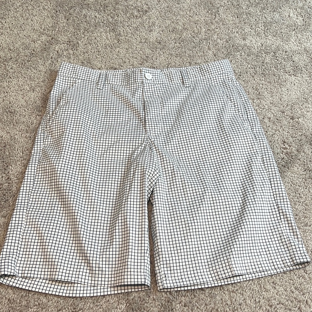 Izod golf shorts pinstripe pattern